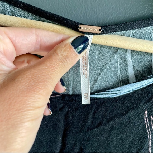 Free People Women Black Floral Printed Cold Shoulder Tunic Dress Size XS - Picture 7 of 7